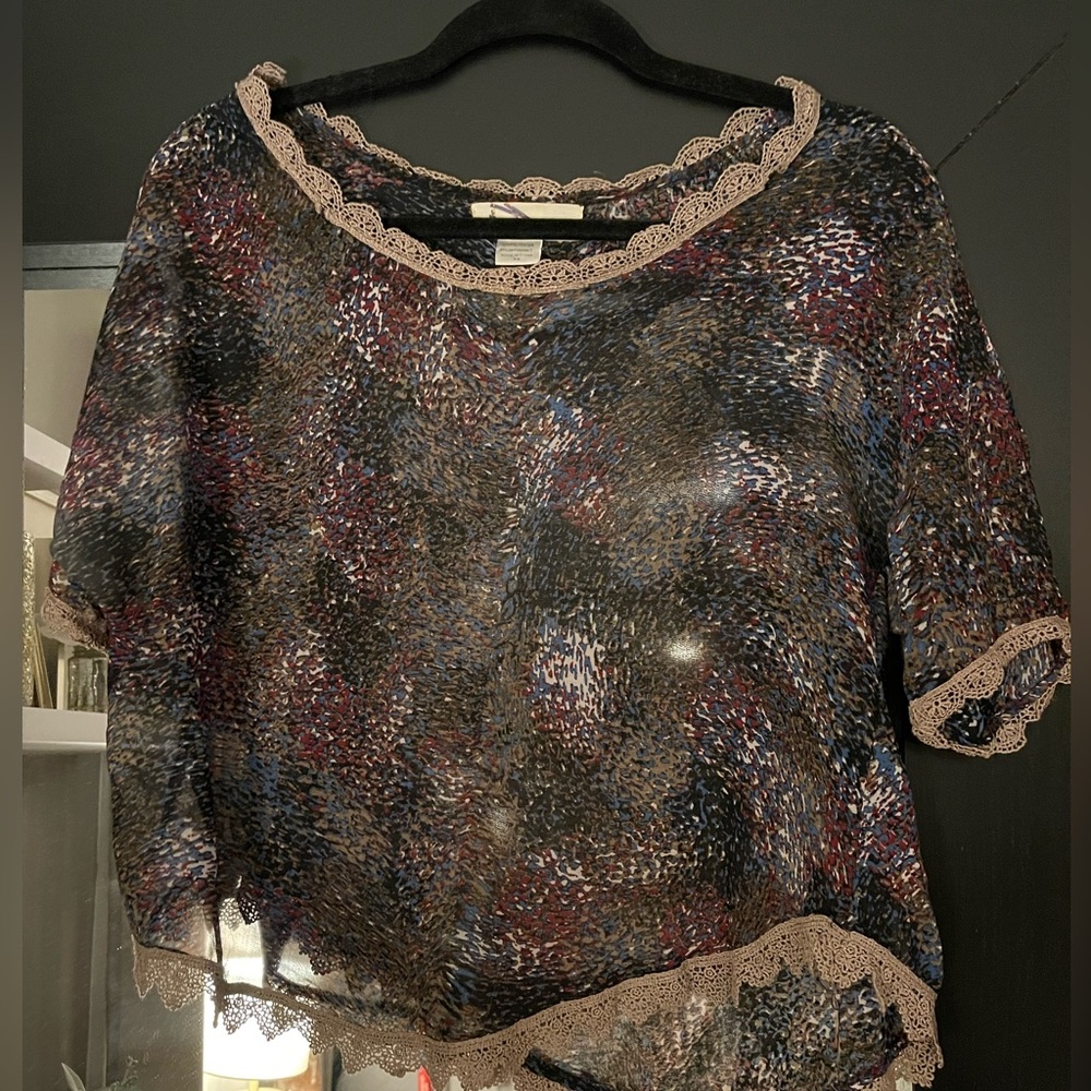 Chiffon beautiful flowy blouse